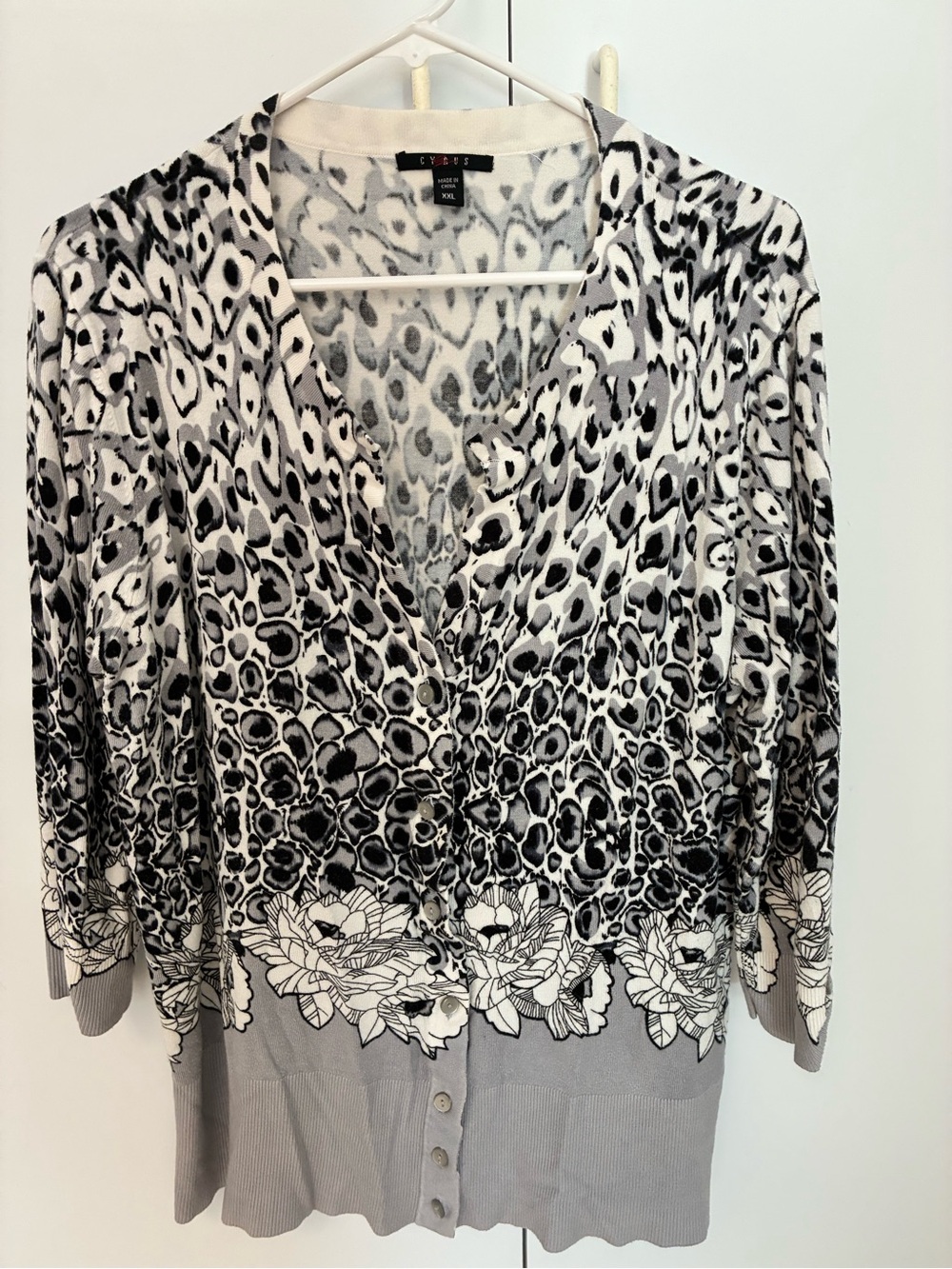 Cyrus Black & White Printed V-Neck Cardigan with Buttons Size XXL